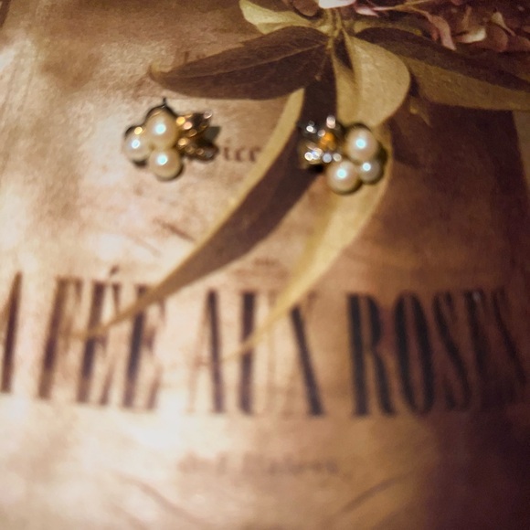 Avon Vintage gold plated earrings with pearl clusters like a grape design - Picture 3 of 13